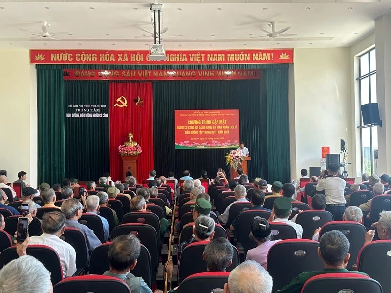 To&agrave;n cảnh buổi gặp mặt