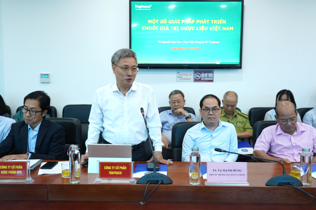 Đại diện doanh nghiệp chia sẻ c&aacute;c &yacute; kiến xung quanh vấn đề ph&aacute;t triển ng&agrave;nh dược liệu trong thực tiễn hiện nay tại hội thảo