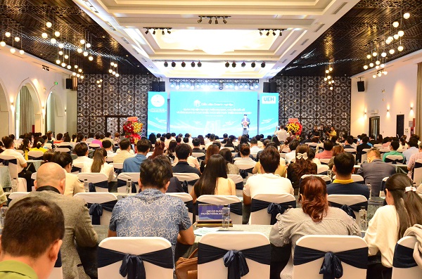 Quang cảnh diễn đ&agrave;n