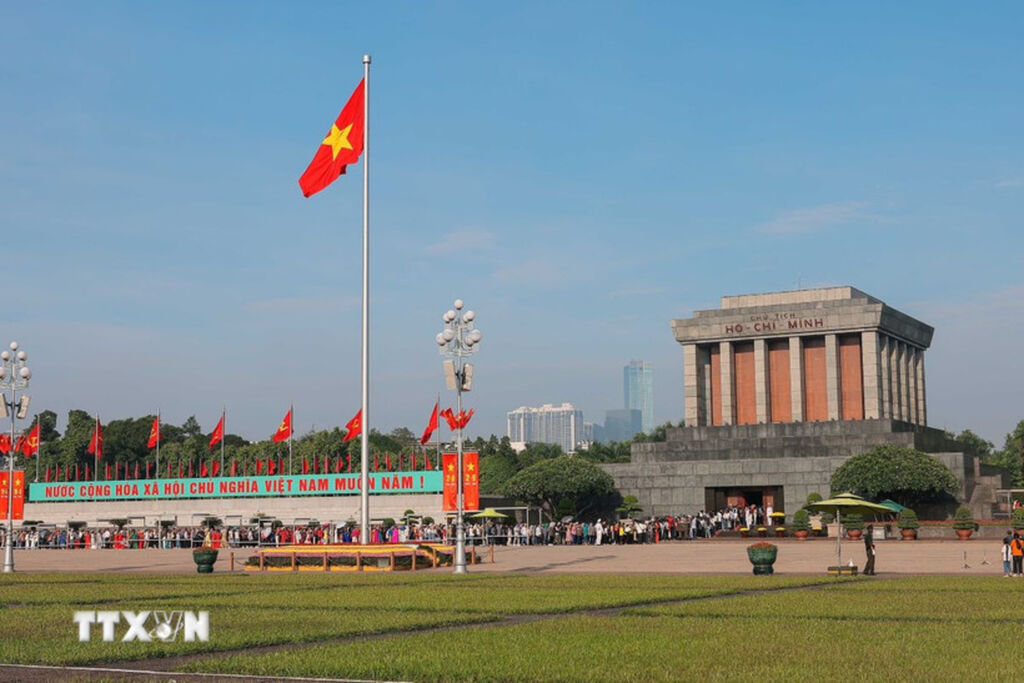 Ng&agrave;y 19/5 hằng năm l&agrave; dịp để mỗi c&aacute; nh&acirc;n th&agrave;nh k&iacute;nh tưởng nhớ B&aacute;c Hồ (Ảnh: TTXVN)