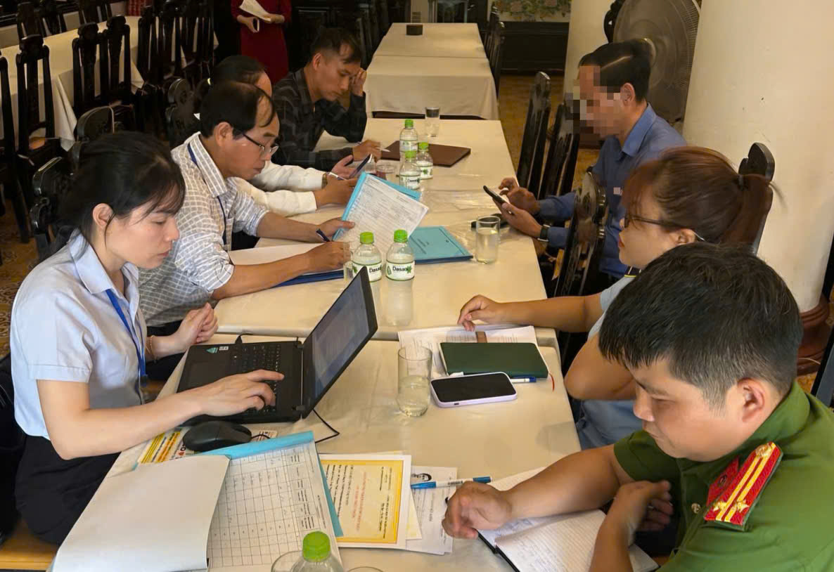 Từ ngày 14/4 đến 14/5, đoàn kiểm tra liên ngành an toàn thực phẩm của thành phố kiểm tra 22 cơ sở. Từ ngày 14/4 đến 14/5, đoàn kiểm tra liên ngành an toàn thực phẩm của thành phố kiểm tra 22 cơ sở.