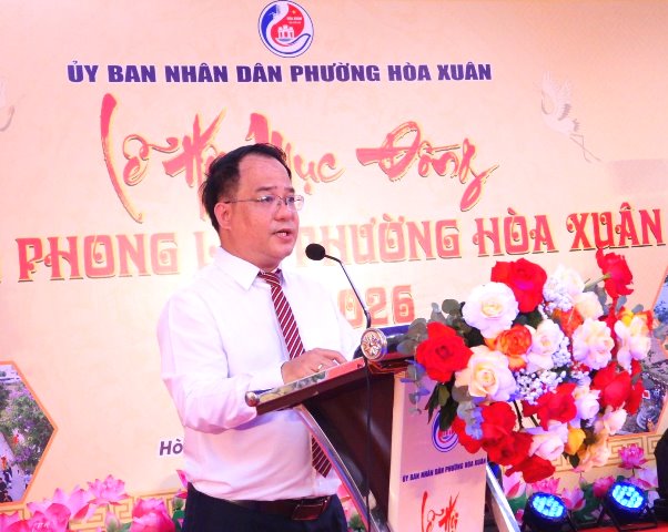 Đồng chí Lê Công Đông, Phó Chủ tịch UBND phường Hòa Xuân phát biểu khai mạc lễ hội. Đồng chí Lê Công Đông, Phó Chủ tịch UBND phường Hòa Xuân phát biểu khai mạc lễ hội.