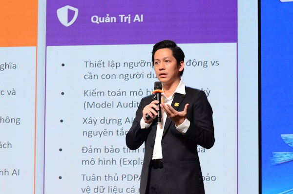 Chu&ecirc;n gia diễn thuyết