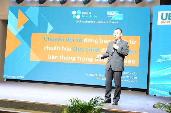 Chu&ecirc;n gia diễn thuyết