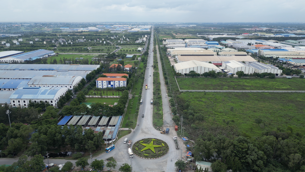 Tây Ninh đẩy mạnh đầu tư hạ tầng và phát triển công nghiệp nhằm tạo động lực cho mục tiêu tăng trưởng kinh tế hai con số. Tây Ninh đẩy mạnh đầu tư hạ tầng và phát triển công nghiệp nhằm tạo động lực cho mục tiêu tăng trưởng kinh tế hai con số.