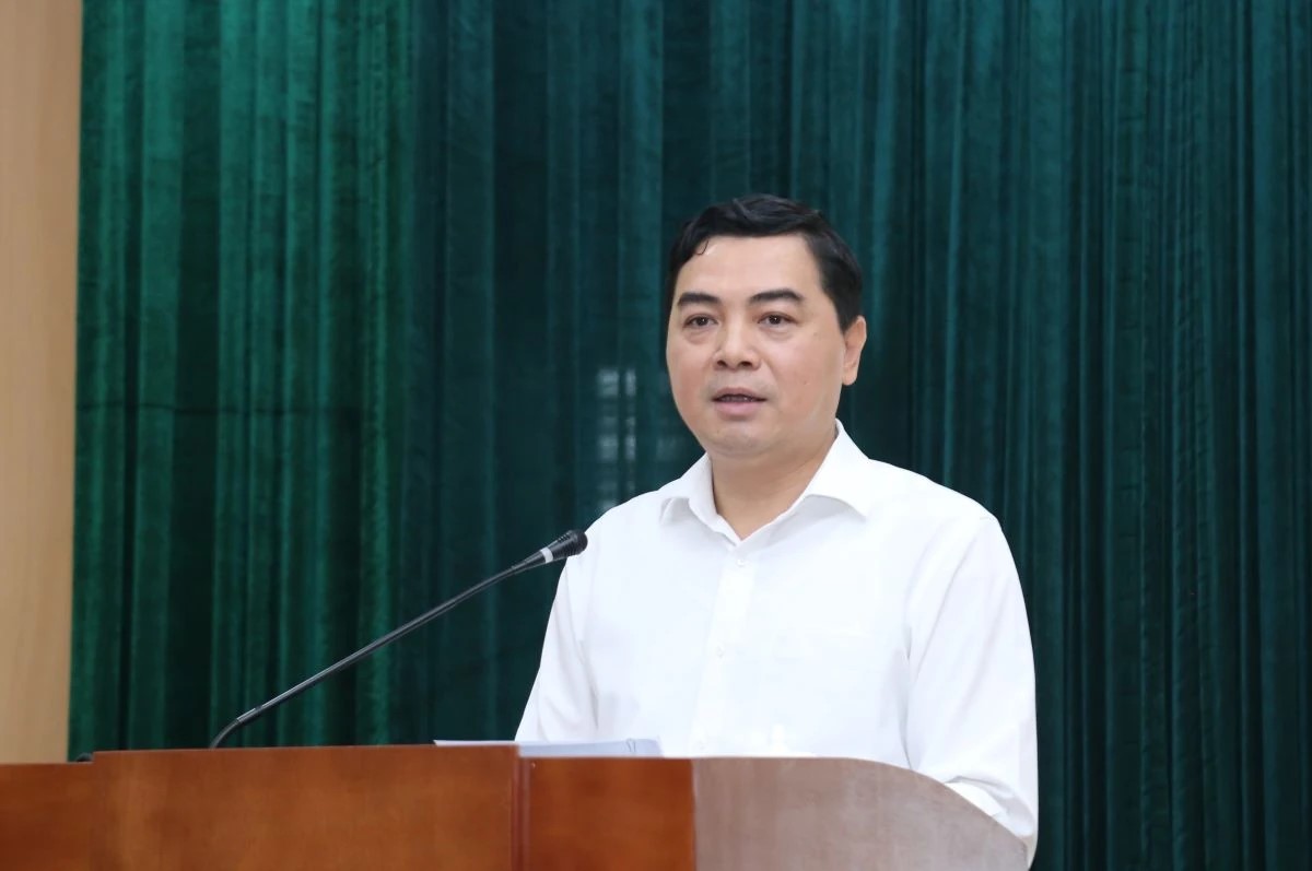 Chủ tịch UBND tỉnh Nguyễn Ho&agrave;i Anh ph&aacute;t biểu kết luận hội nghị.