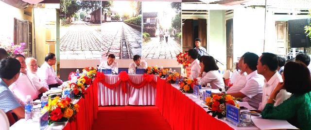Tham luận “Từ cấu trúc làng truyền thống đến mô hình “làng trong phố, phố trong làng” của PGS.TS, Kiến trúc sư Nguyễn Anh Tuấn đến từ trường Đại học Bách khoa Đà Nẵng nhận được quan tâm của nhiều đại biểu tham dự hội thảo. Tham luận “Từ cấu trúc làng truyền thống đến mô hình “làng trong phố, phố trong làng” của PGS.TS, Kiến trúc sư Nguyễn Anh Tuấn đến từ trường Đại học Bách khoa Đà Nẵng nhận được quan tâm của nhiều đại biểu tham dự hội thảo.