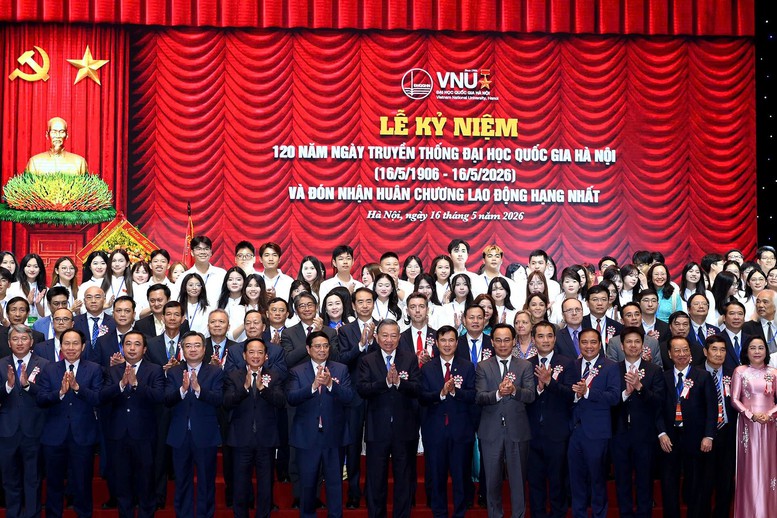 Tổng B&iacute; thư, Chủ tịch nước T&ocirc; L&acirc;m v&agrave; c&aacute;c đồng ch&iacute; l&atilde;nh đạo, nguy&ecirc;n l&atilde;nh đạo Đảng Nh&agrave; nước v&agrave; c&aacute;c đại biểu dự Lễ kỷ niệm 120 năm Ng&agrave;y truyền thống Đại học Quốc gia H&agrave; Nội