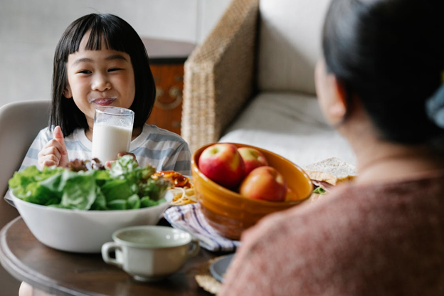Chọn đúng loại sữa chất lượng cho gia đình luôn là mối quan tâm hàng đầu của nhiều người Việt. Ảnh: Pexels Chọn đúng loại sữa chất lượng cho gia đình luôn là mối quan tâm hàng đầu của nhiều người Việt. Ảnh: Pexels