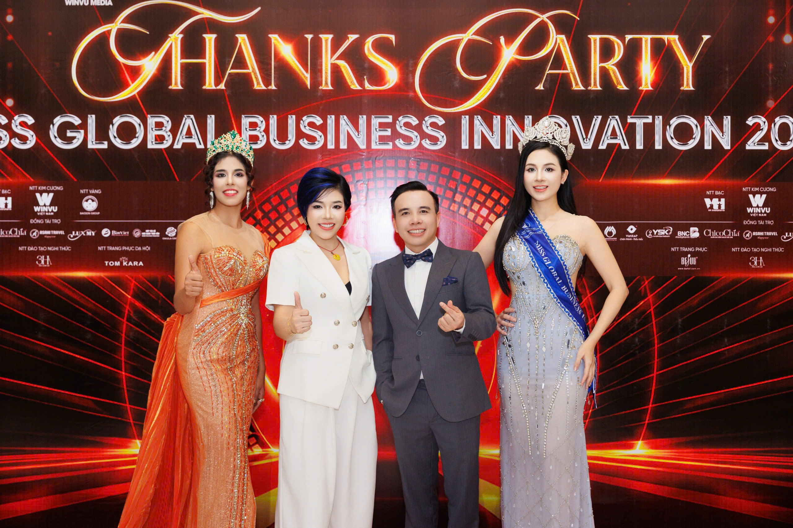 Từ tr&aacute;i sang phải: &Aacute; hậu 1 Purvi Khandelwal, doanh nh&acirc;n Vũ Thu Phương, &ocirc;ng Vũ Đ&igrave;nh Thao &ndash; Trưởng Ban Tổ chức Miss Global Business Innovation 2026 v&agrave; Hoa hậu Trần Thị Thanh T&acirc;m