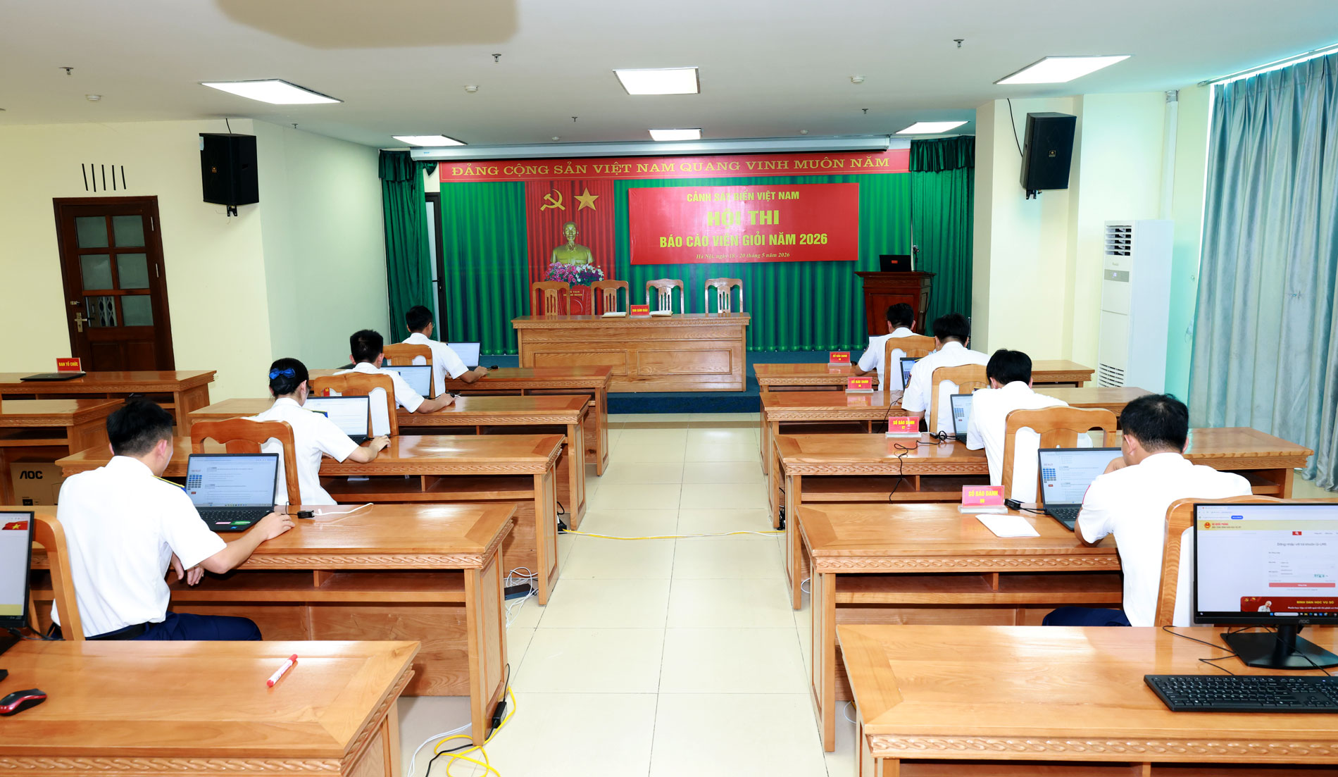 C&aacute;c th&iacute; sinh tham gia thi kiến thức, nghiệp vụ tuy&ecirc;n truyền.