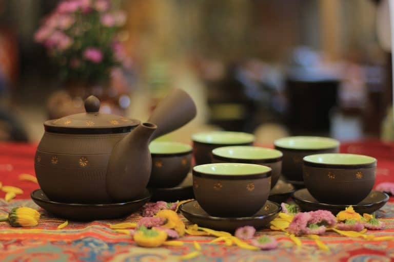 Mỗi t&aacute;ch tr&agrave; mang hương sắc, chứa đựng gi&aacute; trị văn h&oacute;a v&agrave; tr&aacute;ch nhiệm bảo vệ m&ocirc;i trường sống, sản xuất thuận tự nhi&ecirc;n, phục vụ sức khỏe con người.
