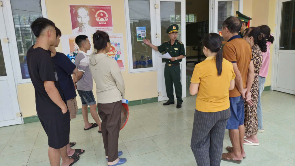 Đồn Biên phòng Cô Tô triển khai Mô hình “BĐBP chuyển đổi số nơi biên giới”; tổ chức dán mã QR “Hòm thư tố giác tội phạm ẩn danh” tại các nhà văn hóa thôn khu trên địa bàn Đồn Biên phòng Cô Tô triển khai Mô hình “BĐBP chuyển đổi số nơi biên giới”; tổ chức dán mã QR “Hòm thư tố giác tội phạm ẩn danh” tại các nhà văn hóa thôn khu trên địa bàn