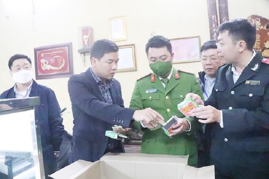 Do hạn chế về quy m&ocirc; v&agrave; c&ocirc;ng nghệ, nhiều cơ sở sản xuất vẫn c&ograve;n nhỏ lẻ, kh&ocirc;ng thể đ&aacute;p ứng được c&aacute;c y&ecirc;u cầu về chất lượng an to&agrave;n thực phẩm.