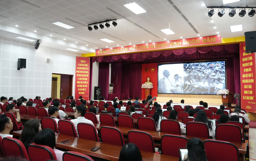 Hội thảo khoa học “Cán bộ, đảng viên Khối thi đua các đơn vị trực thuộc Tỉnh ủy Quảng N học tập và làm theo tư tưởng, đạo đức, phong cách Hồ Chí Minh”