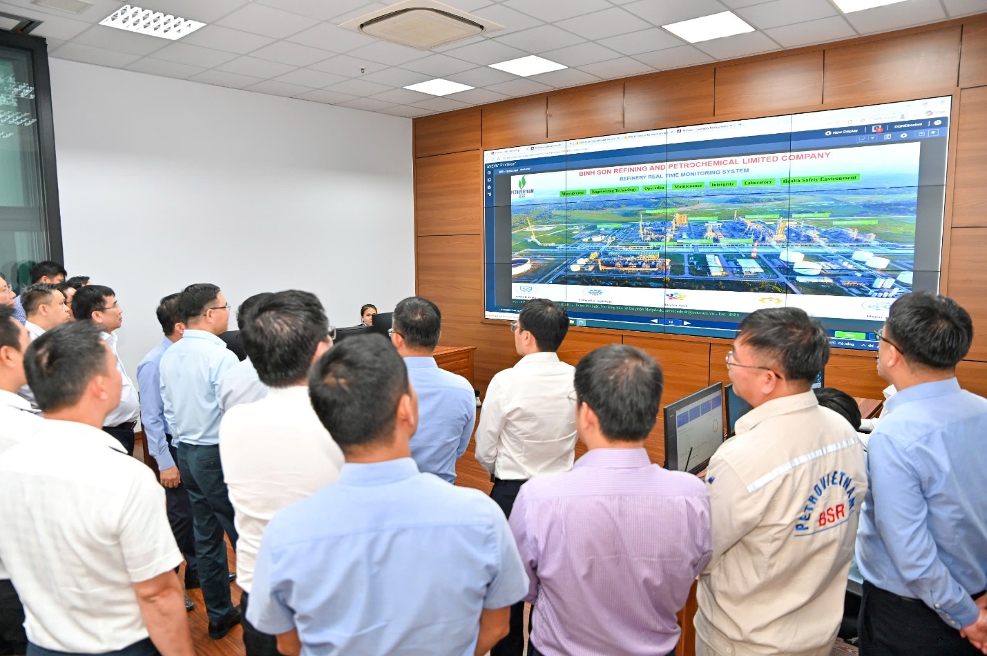 Chuyển đổi số không chỉ là nhu cầu tự thân mà còn là yêu cầu bắt buộc của các doanh nghiệp muốn tăng trưởng mạnh mẽ Chuyển đổi số không chỉ là nhu cầu tự thân mà còn là yêu cầu bắt buộc của các doanh nghiệp muốn tăng trưởng mạnh mẽ
