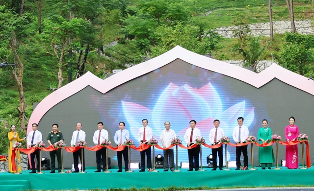 Khánh thành công trình Thác 9 tầng tại khu mộ thân mẫu Chủ tịch Hồ Chí Minh