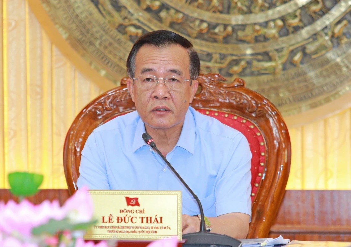 Bí thư Tỉnh ủy Lê Đức Thái chủ trì hội nghị. Bí thư Tỉnh ủy Lê Đức Thái chủ trì hội nghị.