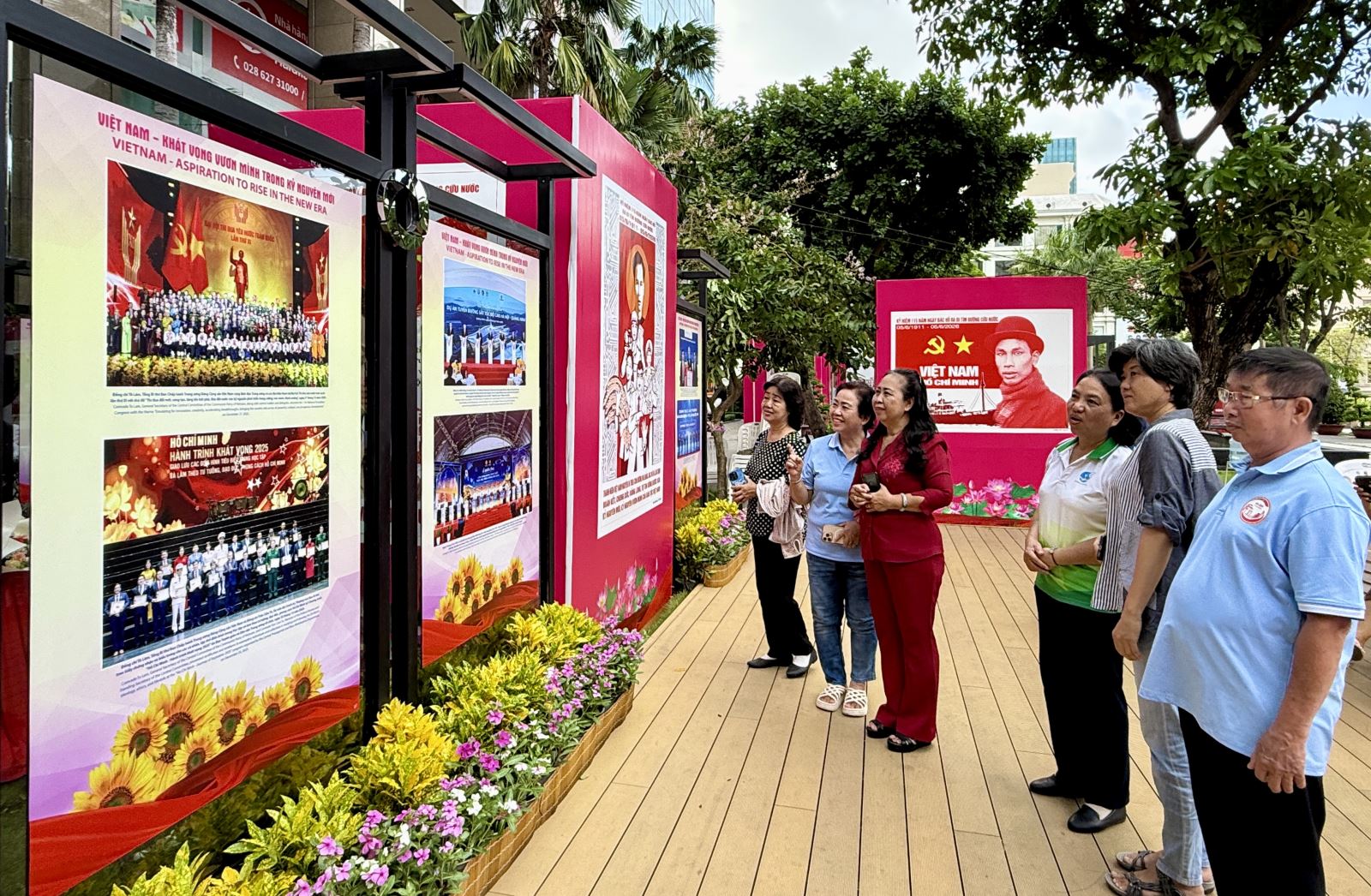 Khai mạc triển lãm tranh cổ động kỷ niệm 136 năm Ngày sinh Chủ tịch Hồ Chí Minh