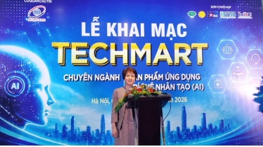 B&agrave; Nguyễn Thị Hương Li&ecirc;n &ndash; Ph&oacute; Chủ tịch thường trực VST, CEO C&ocirc;ng ty Cổ phần Sao Th&aacute;i Dương.