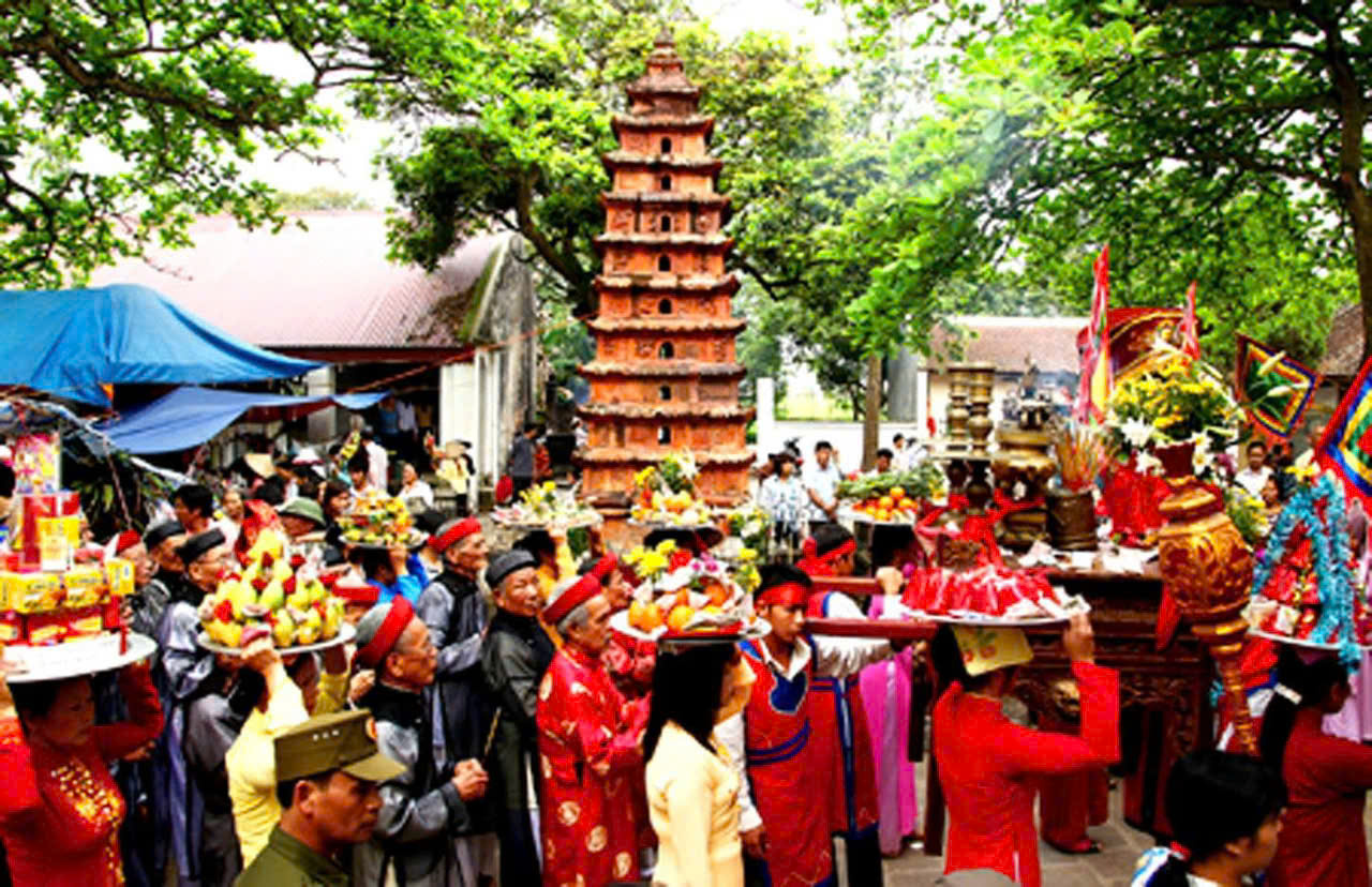 Đông đảo Nhân dân và du khách thập phương về dâng hương, hòa mình trong không khí Lễ hội Đền An Xá. Đông đảo Nhân dân và du khách thập phương về dâng hương, hòa mình trong không khí Lễ hội Đền An Xá.