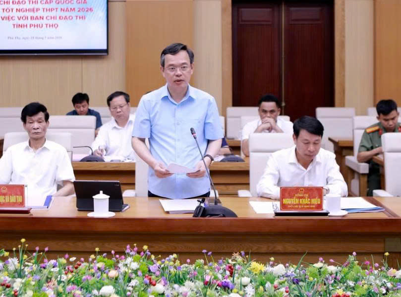 Ông Trịnh Thế Truyền - Giám đốc Sở GD&ĐT Phú Thọ báo cáo công tác chuẩn bị cho kỳ thi. Ông Trịnh Thế Truyền - Giám đốc Sở GD&ĐT Phú Thọ báo cáo công tác chuẩn bị cho kỳ thi.