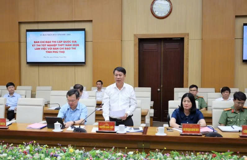 Ông Nguyễn Khắc Hiếu - Phó Chủ tịch UBND tỉnh Phú Thọ phát biểu tại buổi làm việc. Ông Nguyễn Khắc Hiếu - Phó Chủ tịch UBND tỉnh Phú Thọ phát biểu tại buổi làm việc.