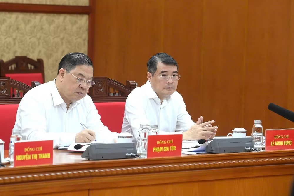 Thủ tướng Ch&iacute;nh phủ L&ecirc; Minh Hưng v&agrave; Ph&oacute; Thủ tướng Thường trực Ch&iacute;nh phủ Phạm Gia T&uacute;c tham dự cuộc l&agrave;m việc. (Ảnh: ĐĂNG KHOA)