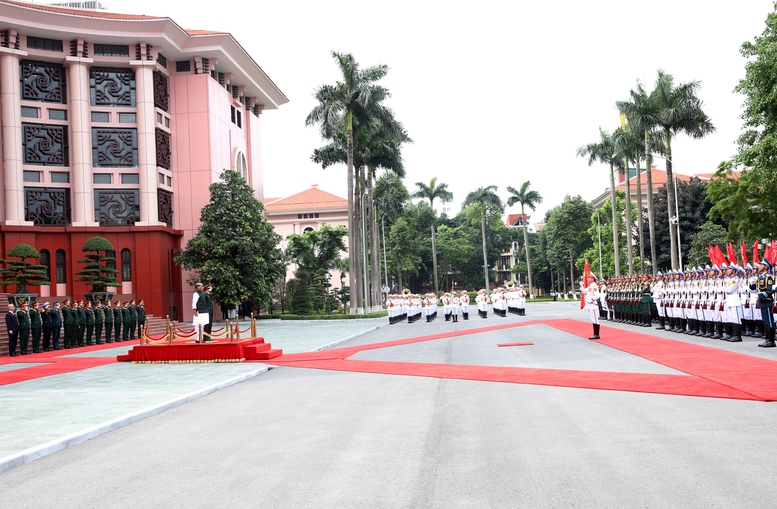Lễ đ&oacute;n ch&iacute;nh thức Đo&agrave;n đại biểu cấp cao Ấn Độ - Ảnh: VGP/Nguyễn Ho&agrave;ng