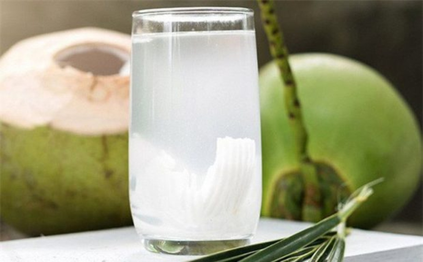 7 lợi ích sức khỏe của nước dừa và những lưu ý quan trọng khi sử dụng