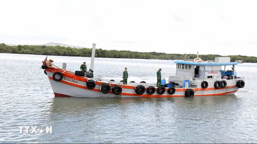 Phát hiện tàu chở 10.000 lít dầu DO không rõ nguồn gốc tại vùng biển Vũng Tàu