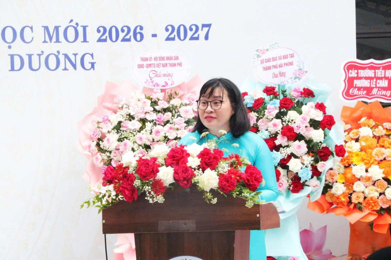 Đồng ch&iacute; Hứa Thanh Mai, B&iacute; thư Chi bộ, Hiệu trưởng Trường Tiểu học v&agrave; THCS K&ecirc;nh Dương ph&aacute;t biểu nhận nhiệm vụ.