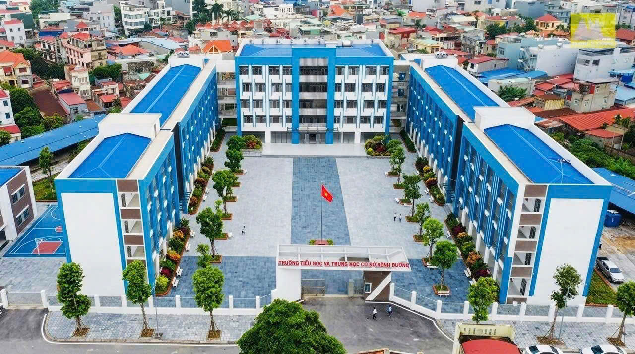 To&agrave;n cảnh Trường Tiểu học v&agrave; THCS K&ecirc;nh Dương.