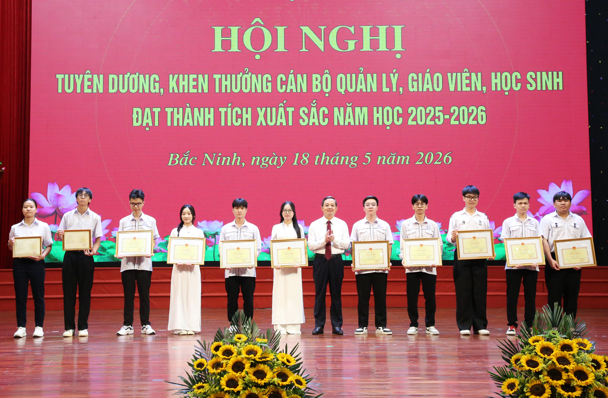 Bắc Ninh tuyên dương, khen thưởng cán bộ quản lý, giáo viên và học sinh đạt thành tích xuất sắc năm học 2025 - 2026