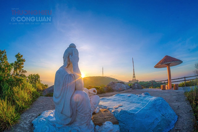 Đỉnh Bàn Cờ ở bán đảo Sơn Trà. Đỉnh Bàn Cờ ở bán đảo Sơn Trà.