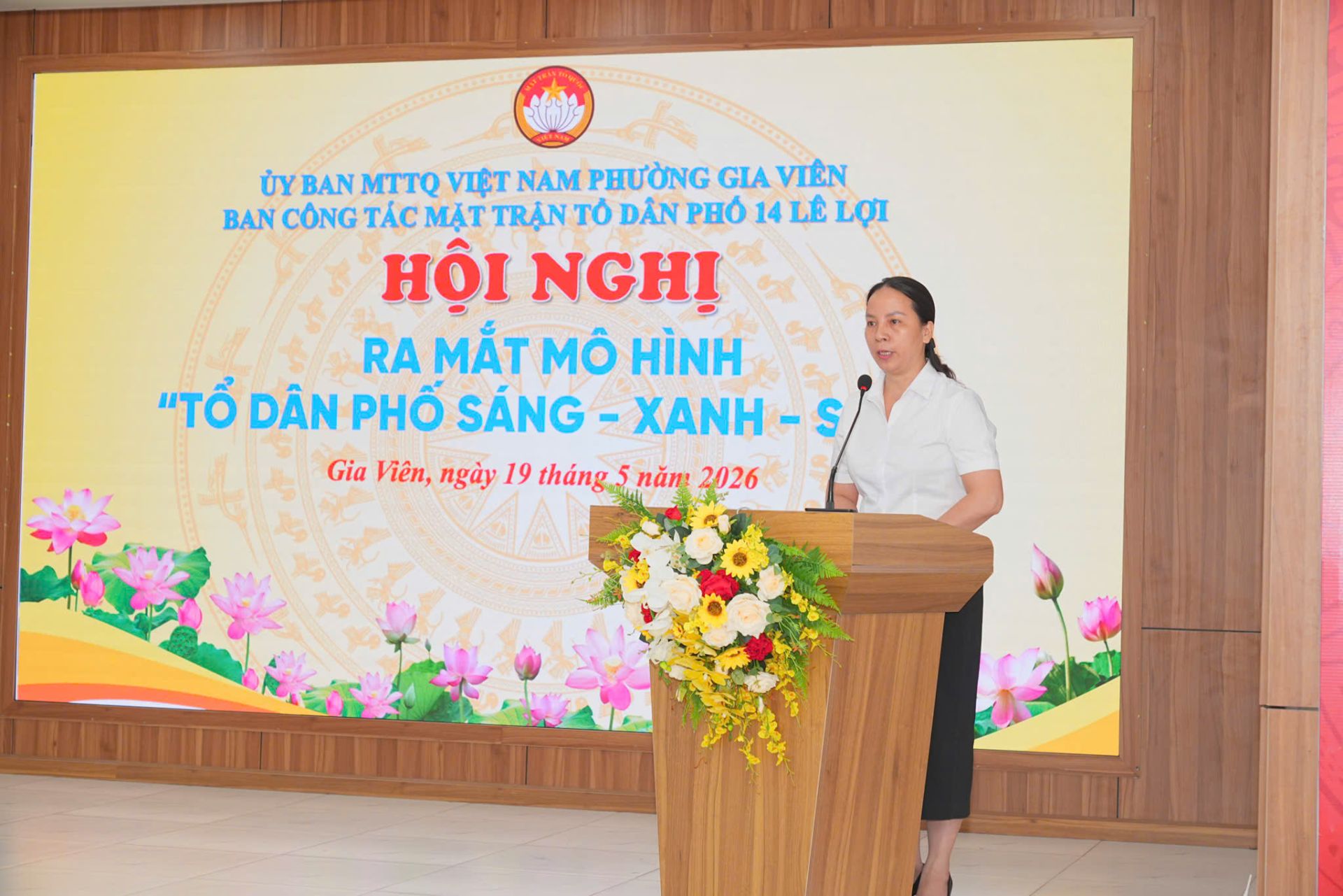 Chủ tịch Ủy ban MTTQ Việt Nam phường Gia Vi&ecirc;n ph&aacute;t biểu tại hội nghị.