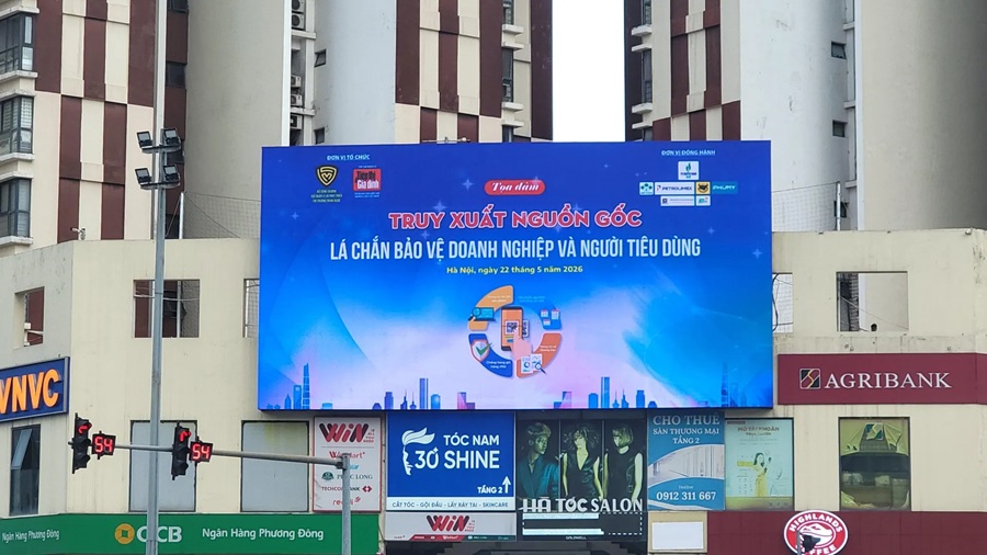 Toạ đ&agrave;m &ldquo;Truy xuất nguồn gốc &ndash; L&aacute; chắn bảo vệ doanh nghiệp v&agrave; người ti&ecirc;u d&ugrave;ng được giới thiệu tr&ecirc;n hệ thống quảng c&aacute;o Led ở c&aacute;c tuyến phố ch&iacute;nh của H&agrave; Nội thu h&uacute;t ch&uacute; &yacute; người d&acirc;n