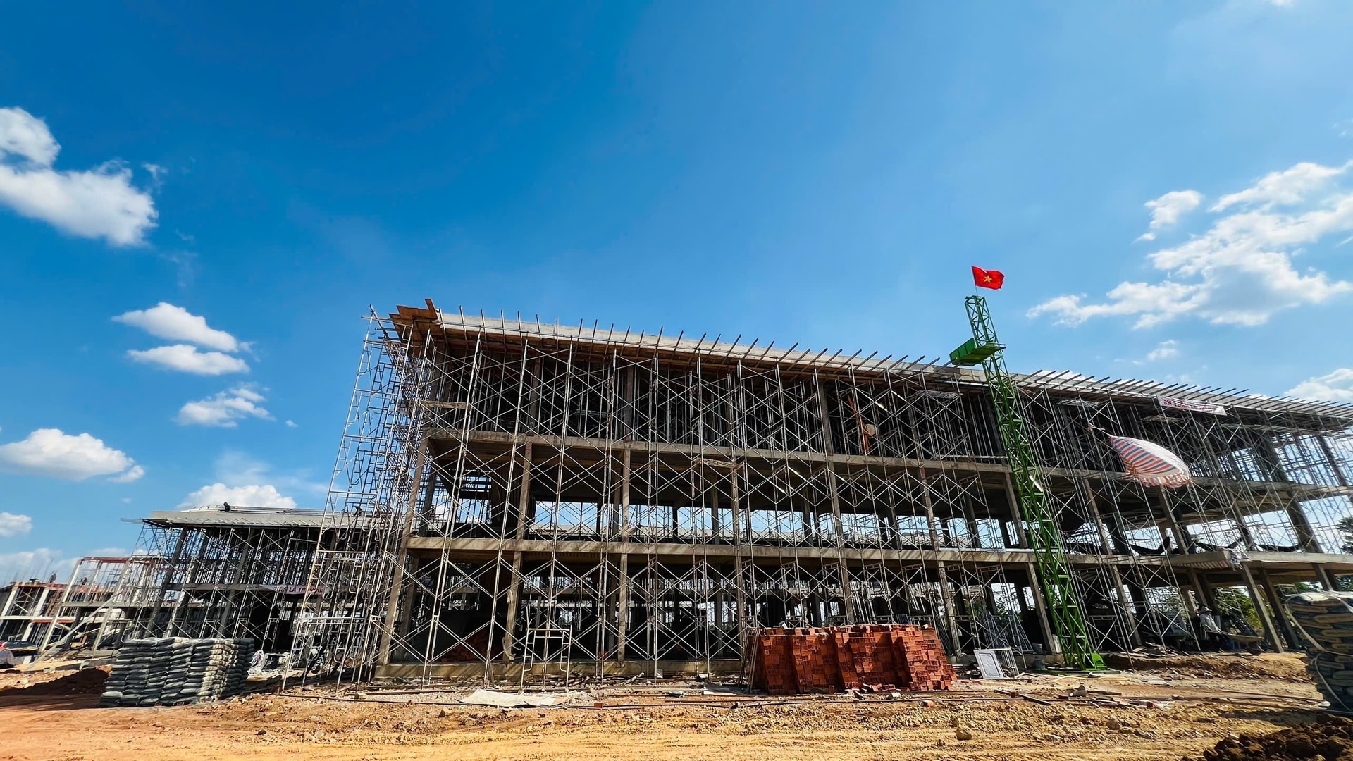 Gia Lai: Giai đoạn "nước rút" gặp khó về nhân công xây dựng trường học vùng biên cương