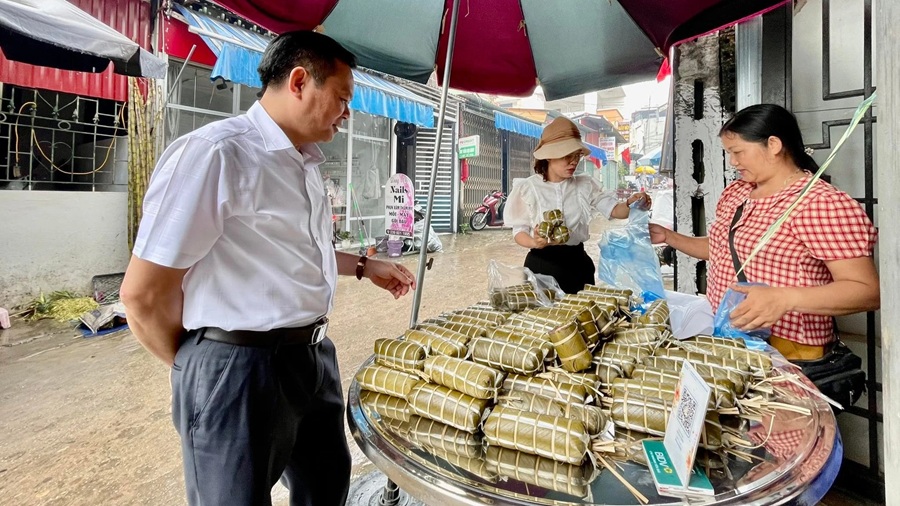 “Bánh chưng dài Nghĩa Lộ - Yên Bái” được trao quyền sử dụng Nhãn hiệu tập thể