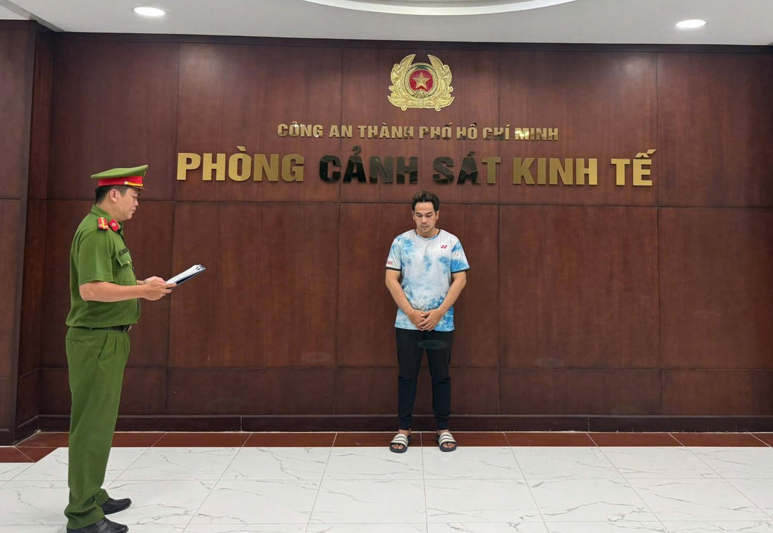 TP.HCM: Khởi tố chủ chuỗi K.W Sneaker bán hàng giả