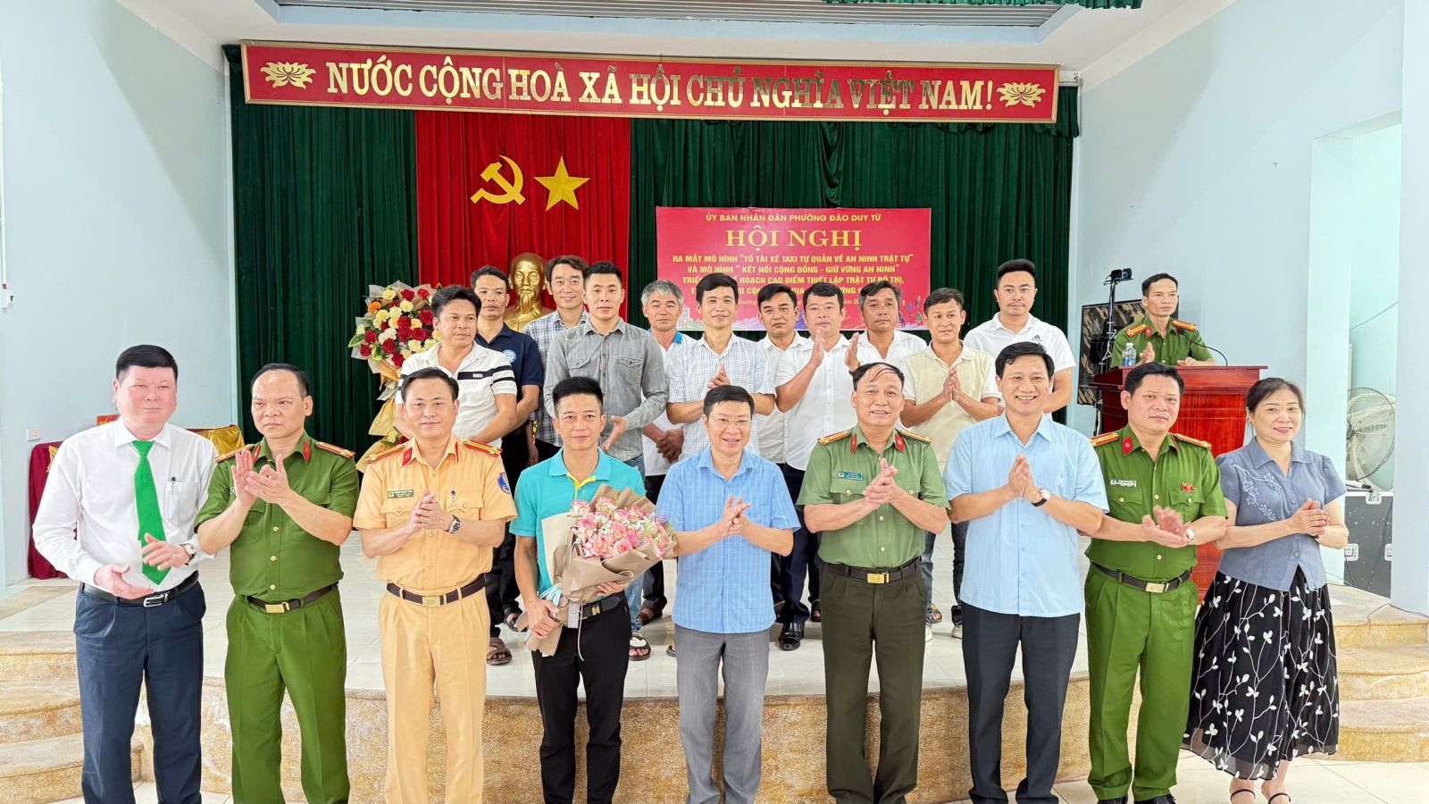 Thanh Hóa: Ra mắt mô hình "Tổ tài xế taxi tự quản về An ninh trật tự"