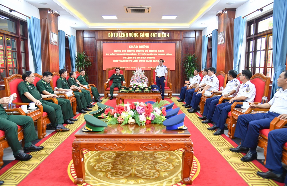 Quang cảnh buổi thăm, l&agrave;m việc