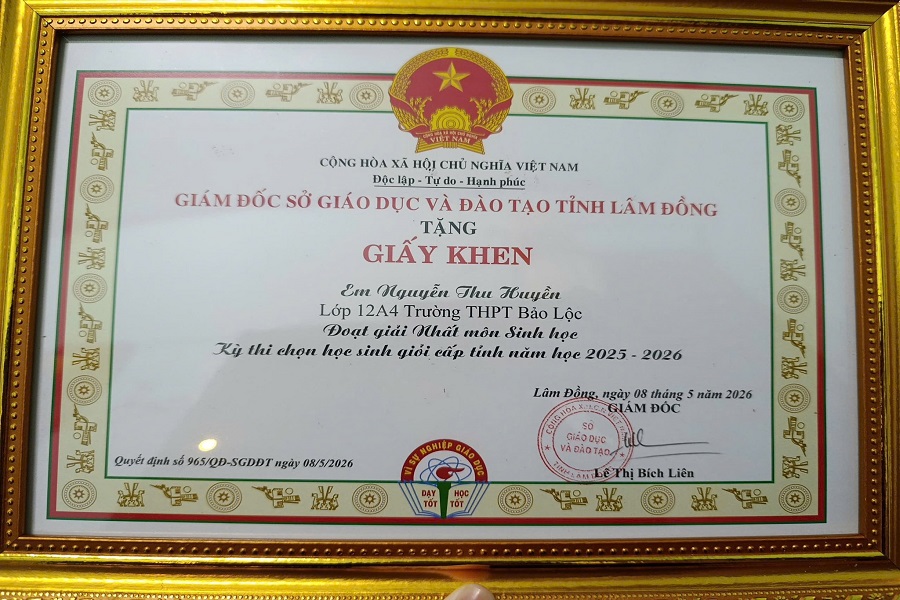 Em Nguyễn Thu Huyền – học sinh lớp 12A4 đã xuất sắc đạt giải Nhất môn Sinh học trong Kỳ thi học sinh giỏi cấp tỉnh năm học 2025 – 2026. Em Nguyễn Thu Huyền – học sinh lớp 12A4 đã xuất sắc đạt giải Nhất môn Sinh học trong Kỳ thi học sinh giỏi cấp tỉnh năm học 2025 – 2026.