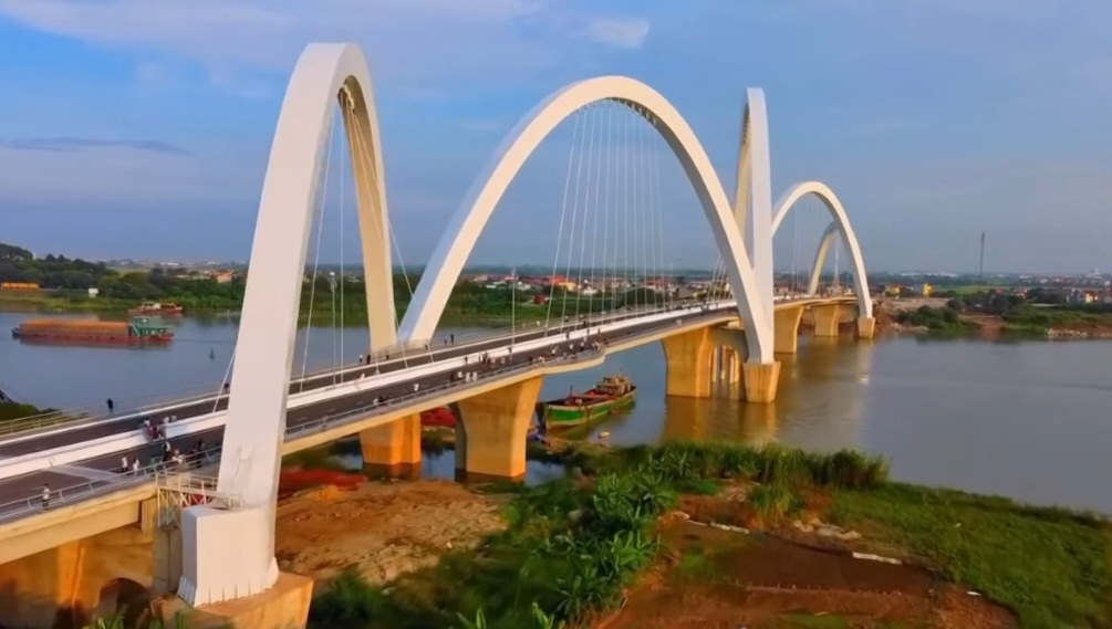 Cầu vòm thép Kinh Dương Vương vượt sông Đuống. Cầu vòm thép Kinh Dương Vương vượt sông Đuống.
