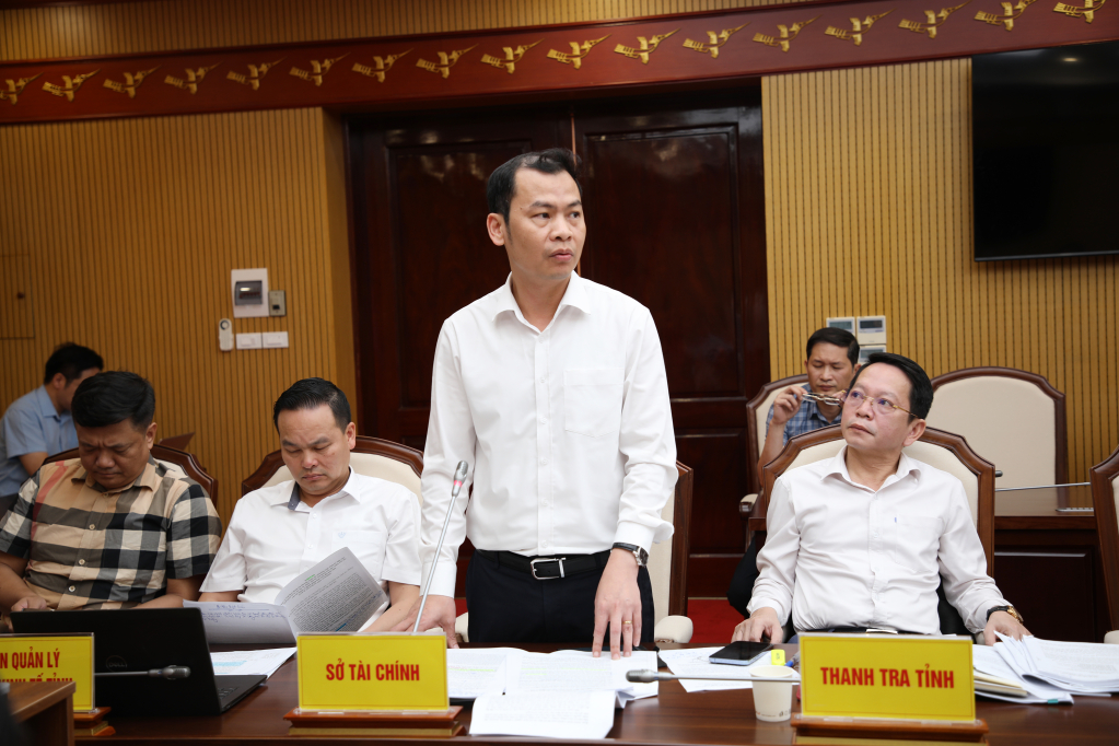 Ông Phạm Hồng Biên, Giám đốc Sở Tài chính Quảng Ninh, phát biểu tại hội nghị Ông Phạm Hồng Biên, Giám đốc Sở Tài chính Quảng Ninh, phát biểu tại hội nghị