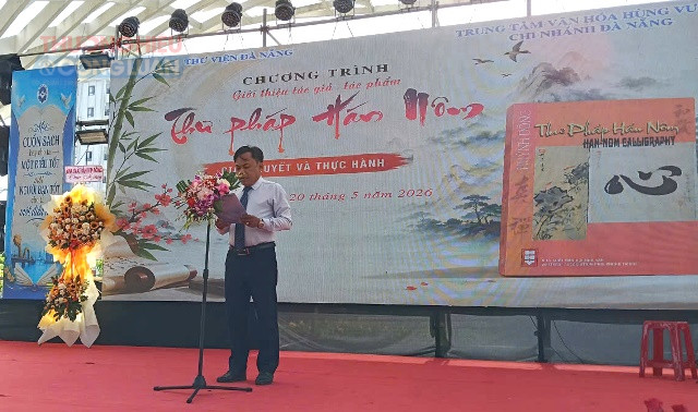 Ông La Đình Nghĩa - Phó Giám đốc Thư viện Đà Nẵng phát biểu khai mạc chương trình, Ông La Đình Nghĩa - Phó Giám đốc Thư viện Đà Nẵng phát biểu khai mạc chương trình,