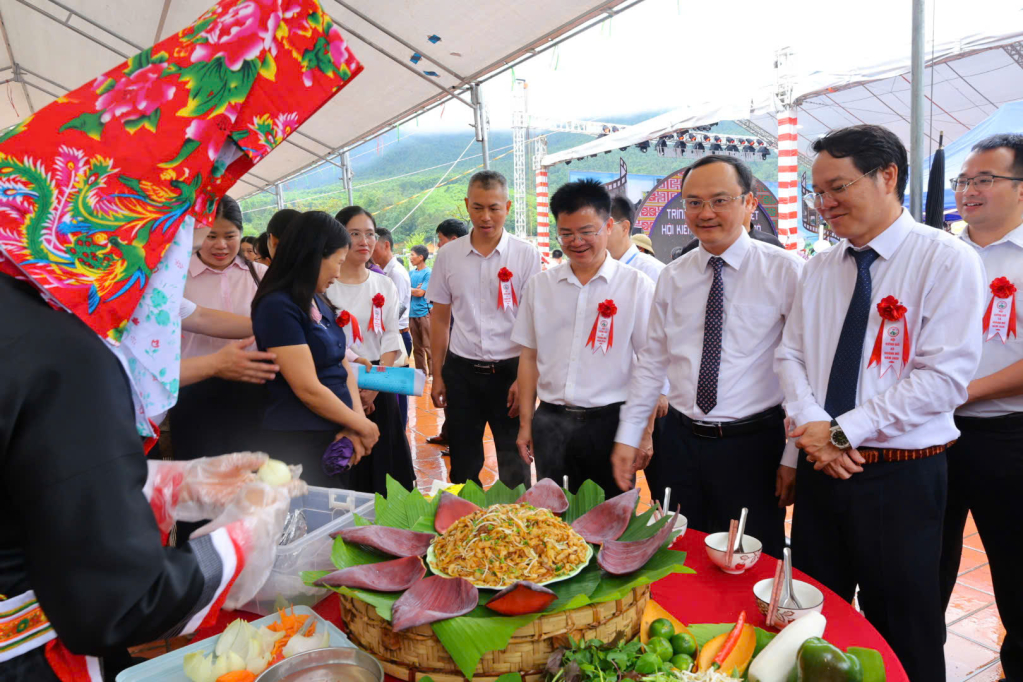 Hội thi ẩm thực giữa 22 thôn, bản của xã Hoành Mô Hội thi ẩm thực giữa 22 thôn, bản của xã Hoành Mô
