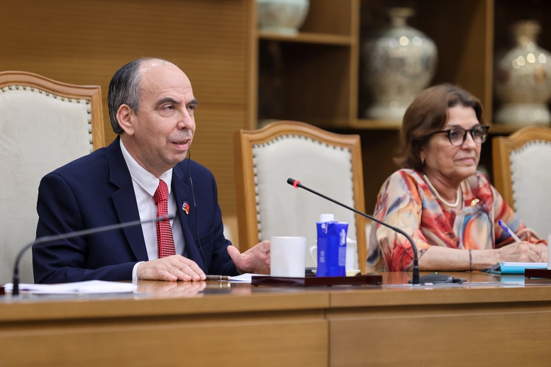 Đại sứ Rogelio Polanco Fuentes khẳng định Cuba lu&ocirc;n coi Việt Nam l&agrave; người anh em, người đồng ch&iacute; th&acirc;n thiết v&agrave; l&agrave; h&igrave;nh mẫu trong sự nghiệp đổi mới, ph&aacute;t triển đất nước - Ảnh: VGP/Nhật Bắc