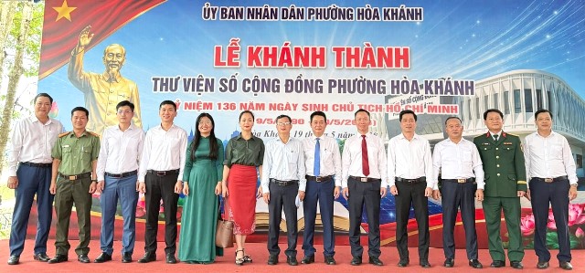Tham dự buổi lễ có Phó Giám đốc Sở Khoa học và Công nghệ TP. Đà Nẵng Trần Ngọc Thạch. Tham dự buổi lễ có Phó Giám đốc Sở Khoa học và Công nghệ TP. Đà Nẵng Trần Ngọc Thạch.