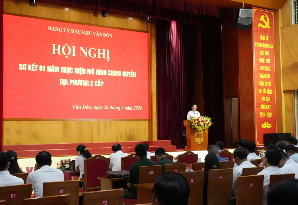 &Ocirc;ng Cao Tường Huy, Uỷ vi&ecirc;n BTV Tỉnh uỷ, B&iacute; thư Đảng ủy, Chủ tịch HĐND đặc khu V&acirc;n Đồn, tiếp thu &yacute; kiến chỉ đạo của B&iacute; thư Tỉnh uỷ Quảng Ninh